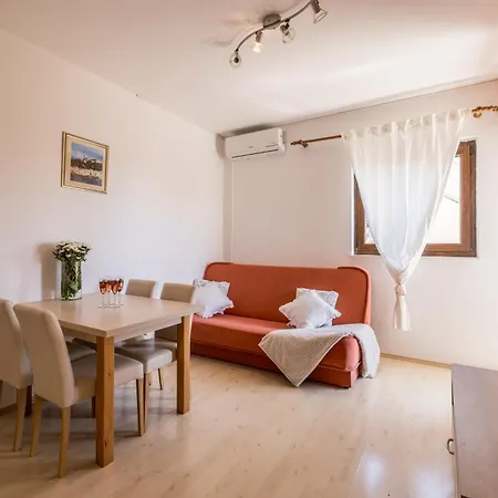 Krishto Apartman *